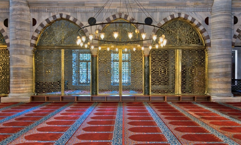 The Importance Of Color And Pattern While Choosing Mosque Carpet