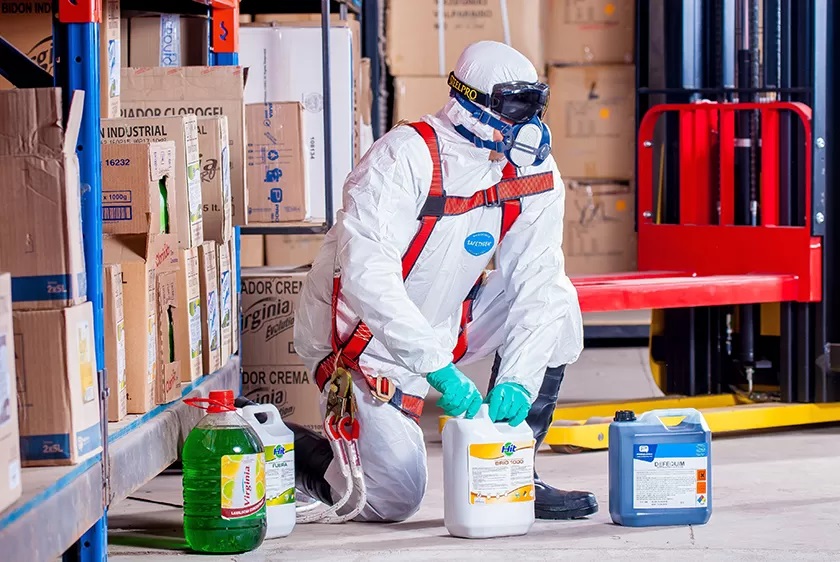 What Are the Duties of a Commercial Cleaning Specialist?